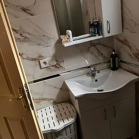 Kadikoey Modada Denize Yakin Otel
